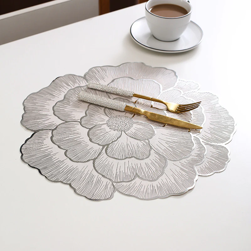 🎉Nieuwjaars Cadeau 50% KORTING!🌟Goudkleurige 3D Blad Placemat – Luxe Tafeldecoratie + Hittebestendig + Waterdicht: Perfect Voor Feestjes/Dagelijks Gebruik! - Image 11