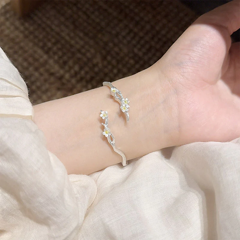🌸💎 Elegante Open Jasmijnbloem Armband – Tijdloos Bloemenmotief, Comfortabele Slip-On & Lichtgewicht Grace (Perfect als Cadeau)! - Image 6