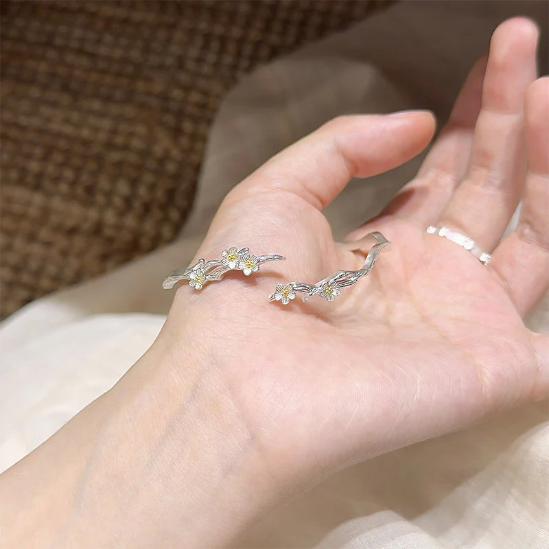 🌸💎 Elegante Open Jasmijnbloem Armband – Tijdloos Bloemenmotief, Comfortabele Slip-On & Lichtgewicht Grace (Perfect als Cadeau)! - Image 7