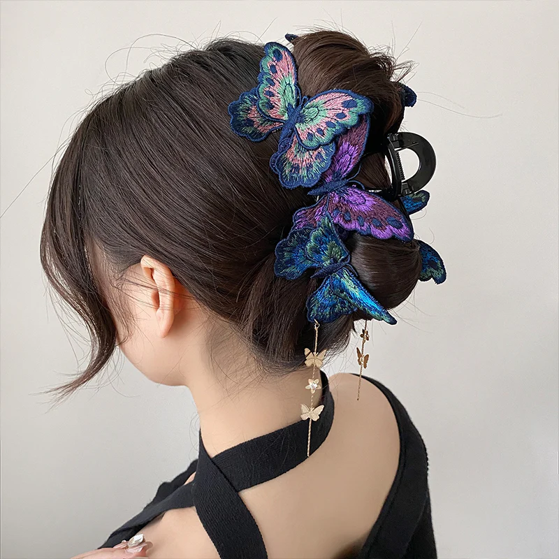 🎅 Exclusief Sinterklaasvoordeel!50% KORTING✨ Exclusief Elegante Vintage Vlinder Haarclip – Borduurde Details & Dansende Bedeltjes (Uniek Gracieus Kapsel Accessoire voor Onvergetelijke Stijl!)