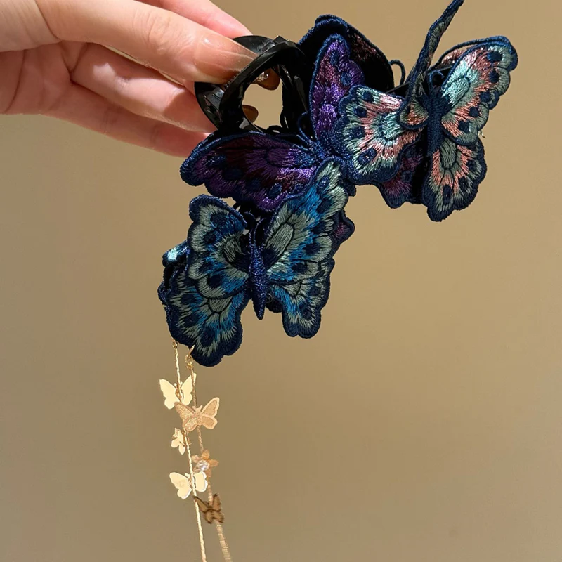 🎅 Exclusief Sinterklaasvoordeel!50% KORTING✨ Exclusief Elegante Vintage Vlinder Haarclip – Borduurde Details & Dansende Bedeltjes (Uniek Gracieus Kapsel Accessoire voor Onvergetelijke Stijl!) - Image 6