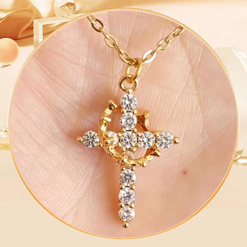 ✝️👑 Forever Cross & Crown Ketting – Betekenisvol Symbool, Moissanite Glans & Unisex Design (Duurzaam & Waterdicht!) - Image 3