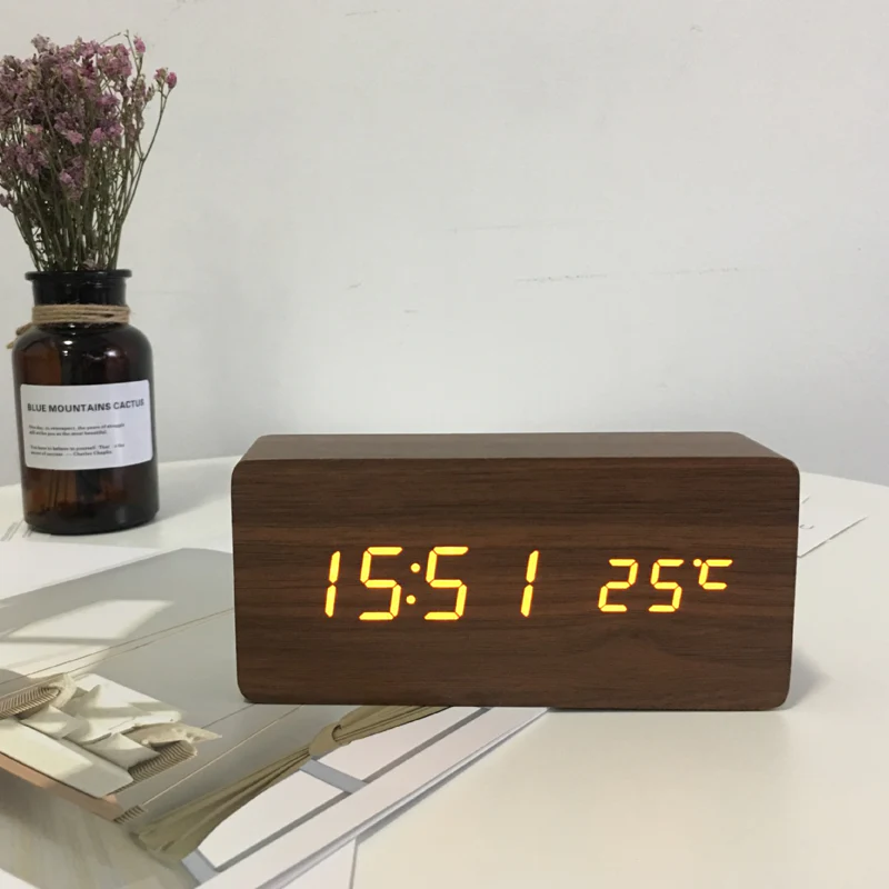 🌞Fris De Lente In Met 50% Korting!⏰ LED Digitale Wekker met Draadloos Oplaadstation – Stijlvol & Slim voor je Nachtkastje - Image 5
