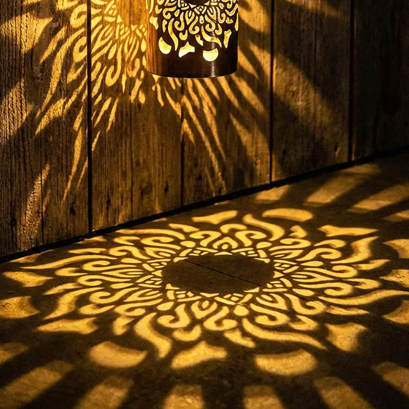 ☀️ Solar mandala lamp voor tuin & terras – 2-in-1 grondlamp & wandlamp – Decoratieve verlichting met vintage-effect – Roestvrij & duurzaam - Image 7