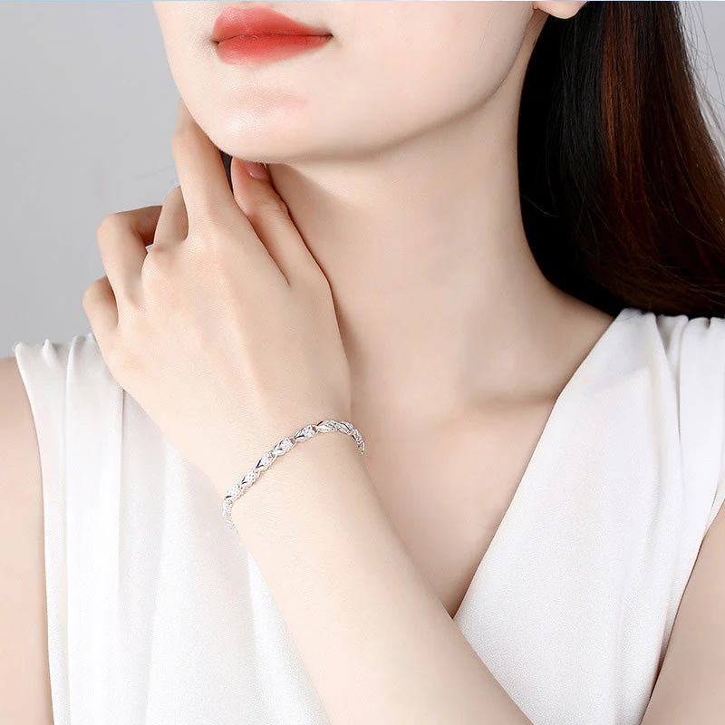 🍀✨ Elegante Sprankelende Geluksklaverarmband – Tijdloos Ontwerp, Verstelbaar & Hypoallergeen Materiaal(Perfect als Cadeau!)💝